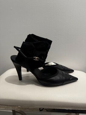 CHANEL | Shoes | Vintage Chanel Black And Gold Heels With Iconic